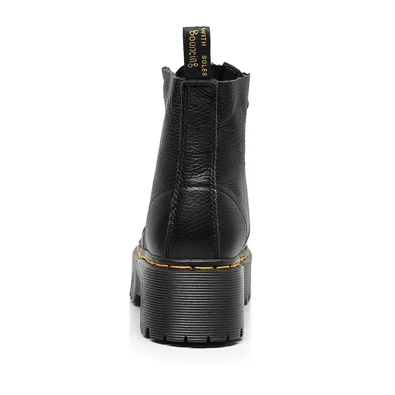 Comfortable women's platform boots for casual outdoor wear